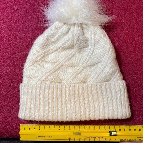 Cream colour pompom toque, NWOT. Adult size. - Picture 2 of 8